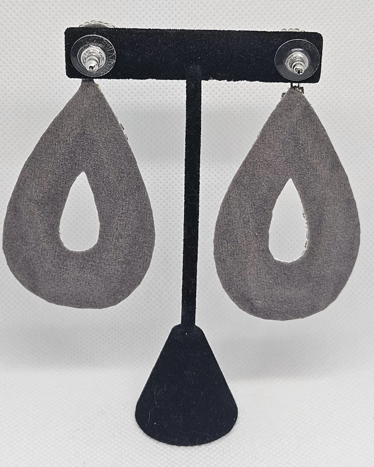 Pendientes colgantes Anthropologie con cuentas estrás lágrima declaración plata Foto 3 de 4