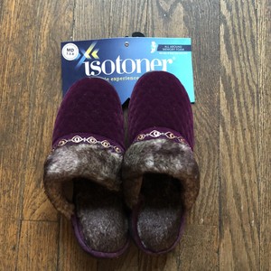 isotoner signature memory foam slippers