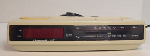 Vintage Realistic Chromomatic 264 AM/FM Clock Radio Night Light - Picture 4 of 8