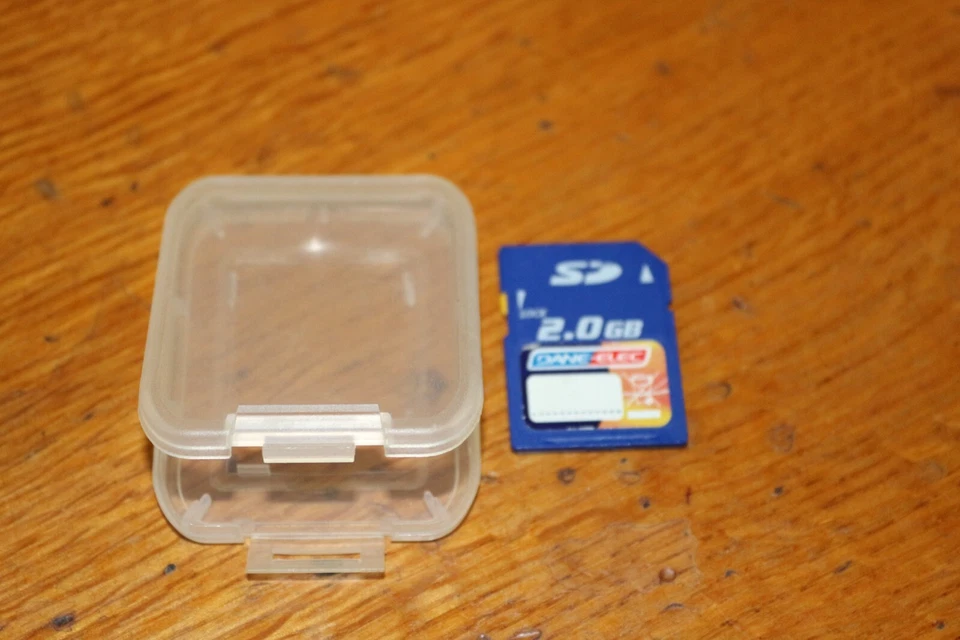 Integral Ultima Pro 4gb SDHC + 2gb Dane-Elec + 1gb 3 Memory Full Size Cards - Image 4 of 4