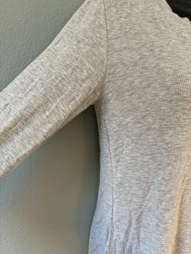 Cabi Womens Long Sleeve Gray Ribbed V Neck Top Size XS - Bild 4 von 11