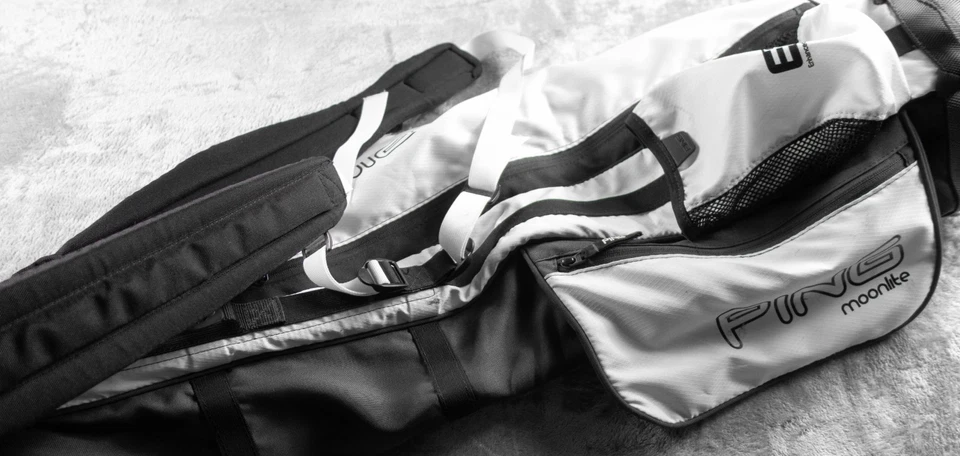Bolsa de golf Ping Moonlite bolsa de transporte ligera blanca negra asa de transporte con doble correa Foto 2 de 4