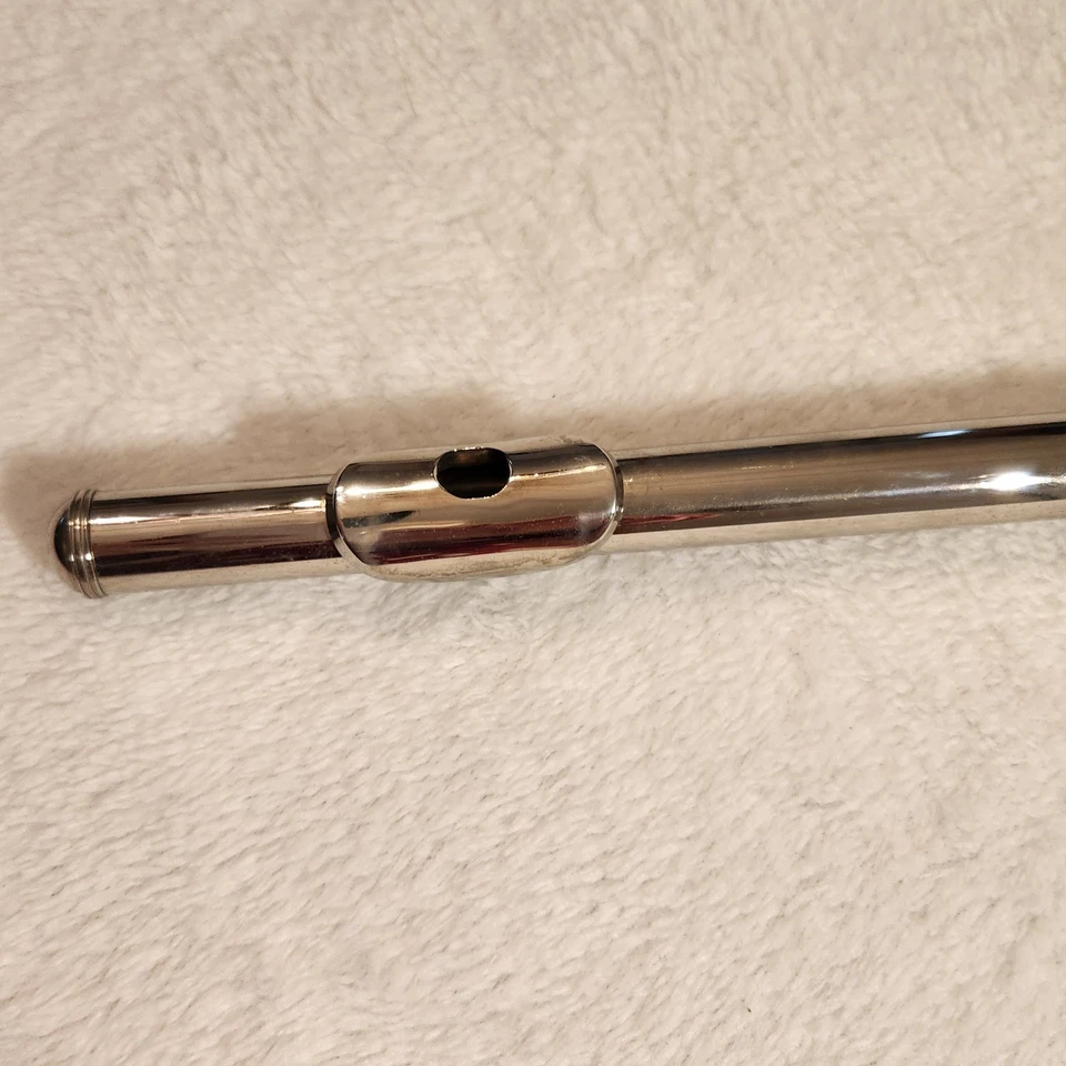 Armstrong 104 Flute with Hard Case & Cleaning Rod - Image 2 of 4