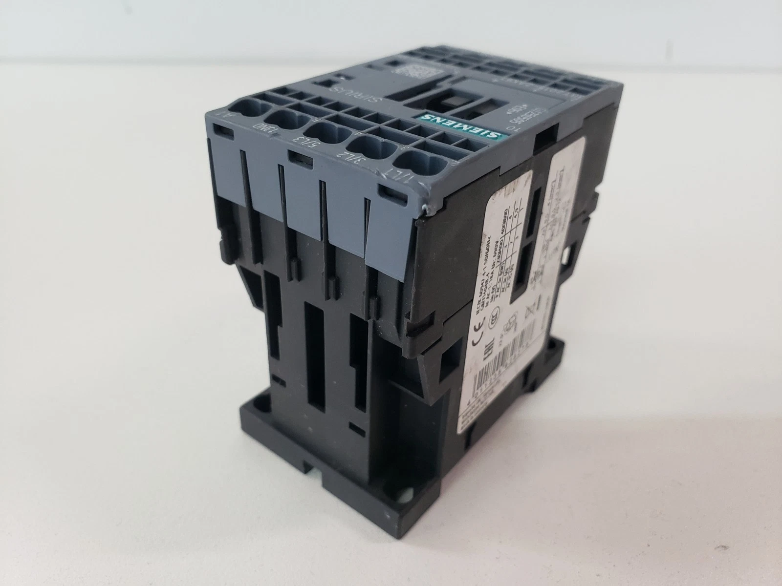 Takeout - Siemens 3RT2015-2AK61 Contactor - thumbnail 5