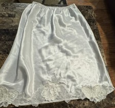 VINTAGE WONDERMAID FLORAL APPLIQU  HALF SLIP   SMALL WHITE