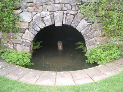 Foto 6x4 Osterinsel, Plas Newydd Vaynol Hall A klein halb untergetaucht s c2009