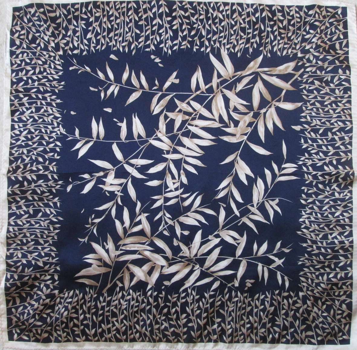 Foulard En Soie Fleur Manifique