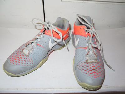 WOMENS NIKE AIR CAGE ADVANTAGE PINK AND GRAY SNEAKER SIZE 8.5