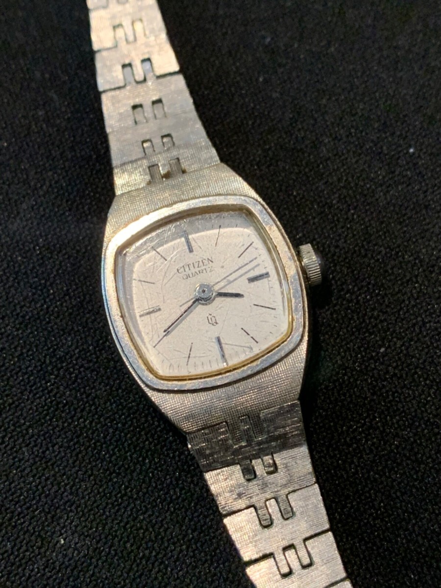Seiko ヴィンテージレディースクォーツ Vintage Seiko 1984 Ladies Dainty Quartz Watch 17mm 6.25