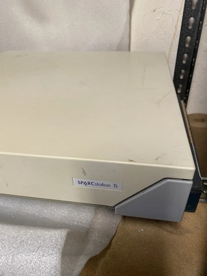 Sun Sparc Station 5 85Mhz, 64mbRAM, 4GB.DRIVE, TGX Foto 2 de 4