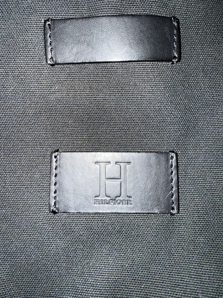 Bolsa carteiro Hilfiger masculina preta lona acabamento em couro tiracolo feita na Itália - Imagem 2 de 4