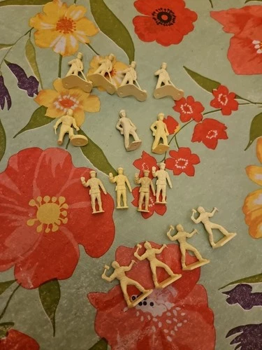 15 Marx Railroad Gas Station Figures