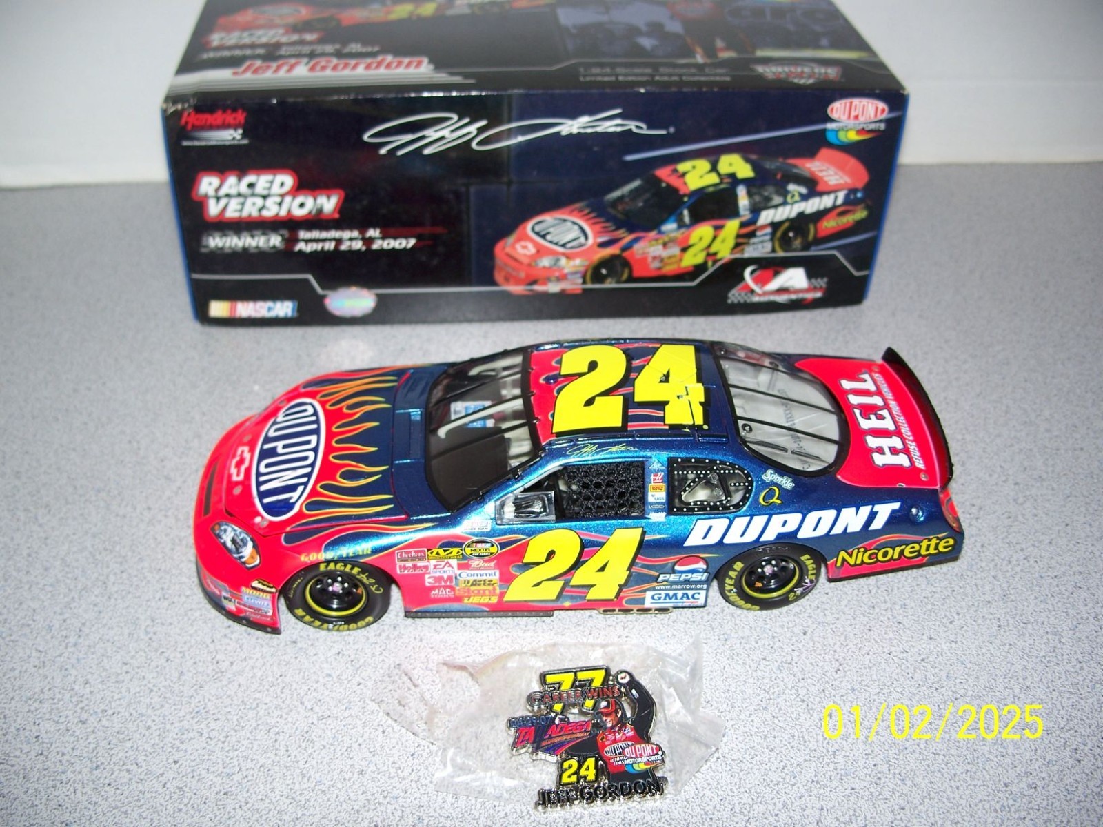 JEFF GORDON #24 (TALLADEGA WIN RACED VERSION DUPONT FLAMES)  2007 ACTION