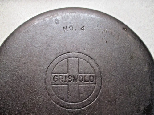 Griswold No.4 Small Block Cast Iron Skillet 702C - NICE ONE ! CLEAN READY TO USE