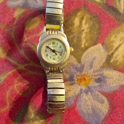 Swatch Irony Women s Quartz Analog Wristwatch Silver Metal Bracelet White Dial