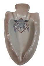 Cenicero de cerámica con forma de cabeza de flecha plumas de calavera de toro por Chilly en Iowa