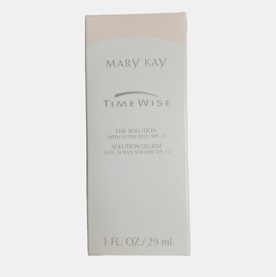 Mary Kay Day Solution Sunscreen SPF 15 Dry To Oily Skin 1 FL. OZ./29 mL NWB