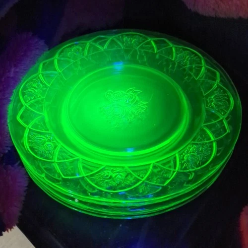 SET of 5  -UV GLOW Green Uranium Etched Depression Glass 9” Large Plates