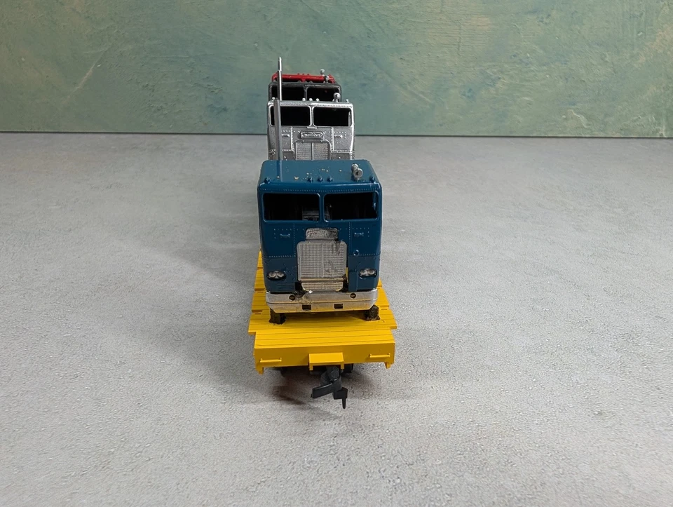 USED Roundhouse HO Scale 60' Flat Car Trailer Train MTTX #98105 w/ Trucks READ - Image 3 of 4