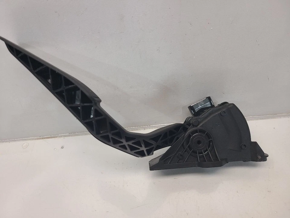 Chevrolet Silverado 1500 2013 (5,3 L/AT) pedal acelerador  Foto 4 de 4