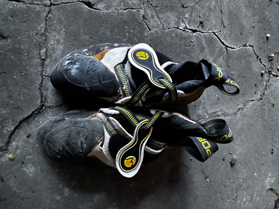 La Sportiva Solution - Men's size 35 - Good condition climbing shoe