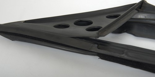 Genuine BMW E36 Window channel guide rubber. Passenger 51321977684 - Picture 4 of 8