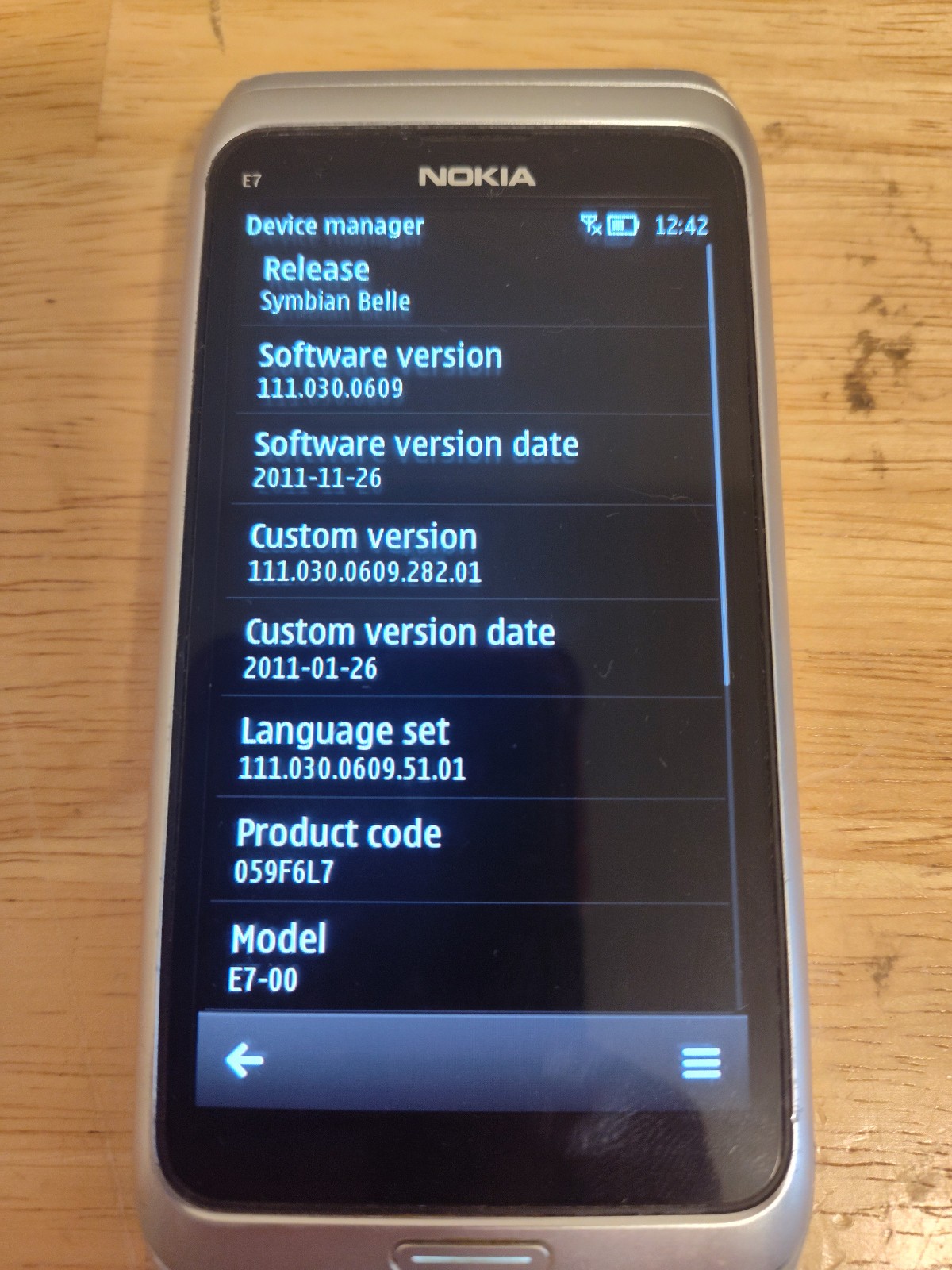 Nokia E7-00 Silver 16GB Unlocked Smartphone RM-626 Rare Symbian Belle