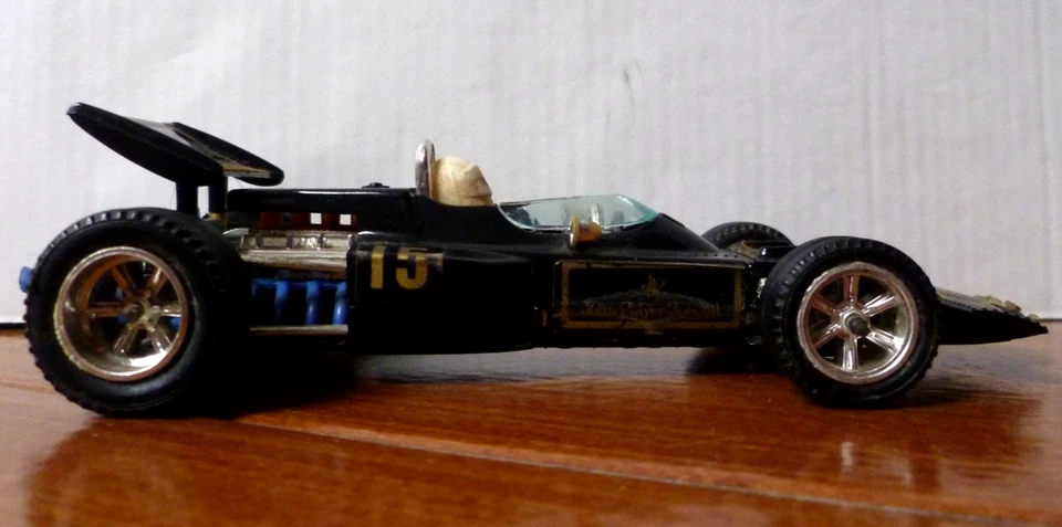 MEBETOYS MATTEL Lotus Ford 72 F1 1:28 JOHN PLAYER SPECIAL CUSTODIA ROVINATA - Immagine 2 di 4