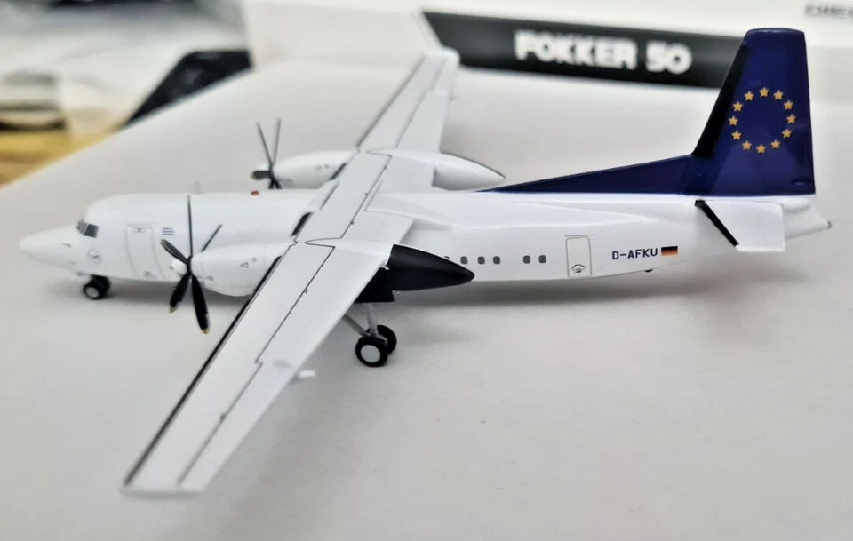 Fokker F50 Team Lufthansa Europe Tail D-AFKU 1:200 - JC Wings 200 - Immagine 4 di 4