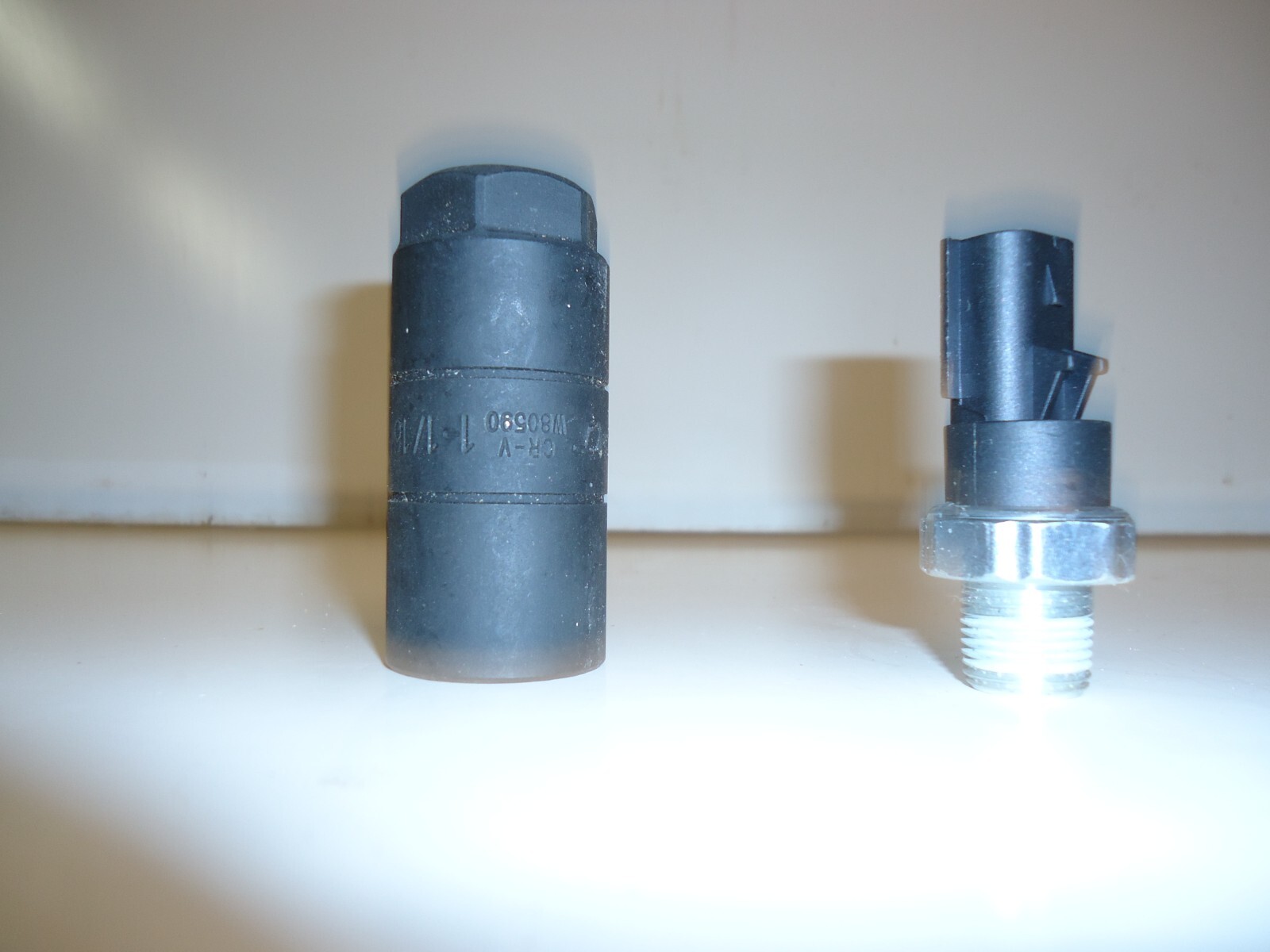 Engine Oil Pressure Switch Chrysler 5149098AA 4608303 with 3/8" drive