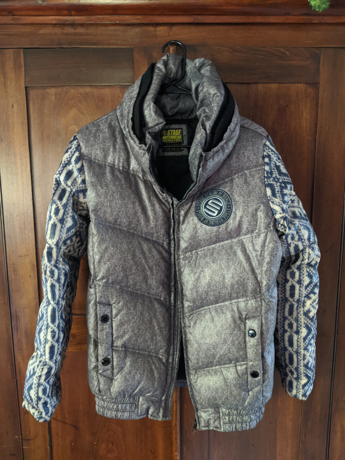 Women's Medium Puffer Jacket with Faux Sweater Sleeves and Stage Hyaline Design-image