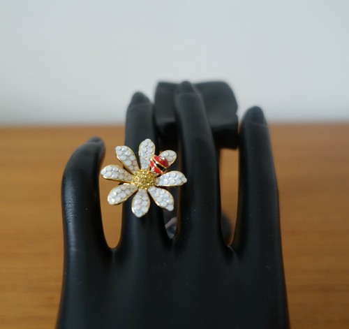 ANILLO KATE SPADE DESLUMBRANTE MARGARITA CON LADYBUG. TALLA 7, NUEVO CON ETIQUETAS - Imagen 7 de 12