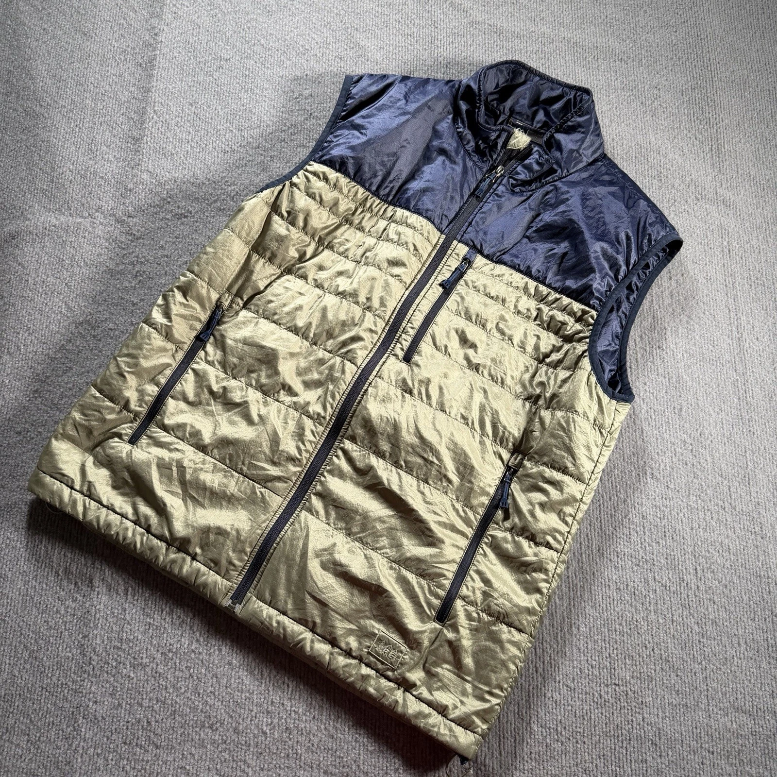 REI Pertex Quantum Primaloft Vest Men's Size Large Blue Outdoors Adventure
Opens in a new window or