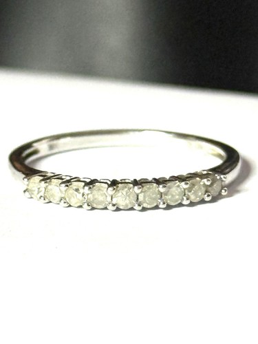 Anillo apilable de oro de 9 diamantes de 10 k de 0,27 quilates