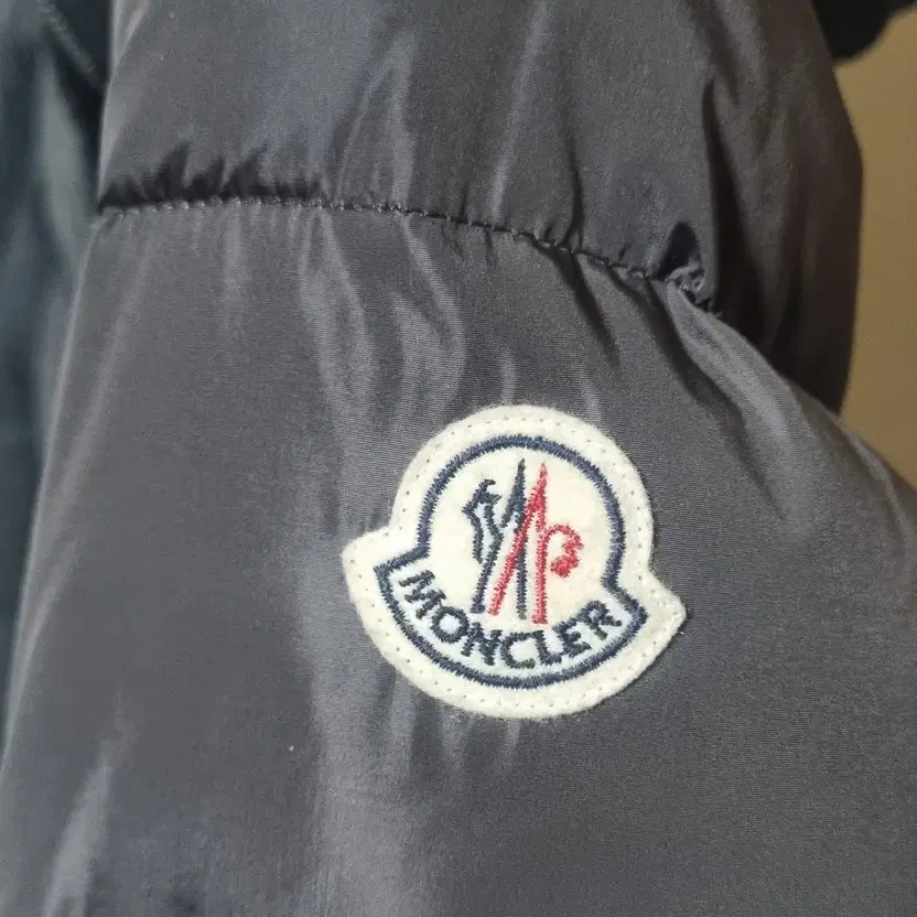 Moncler Padded Jacket Excellent Condition thumbnail 10