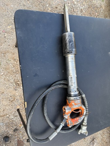 pneumatic rivet buster American Pneumatic Tools Model 133 W/ Bit And Hose Untes