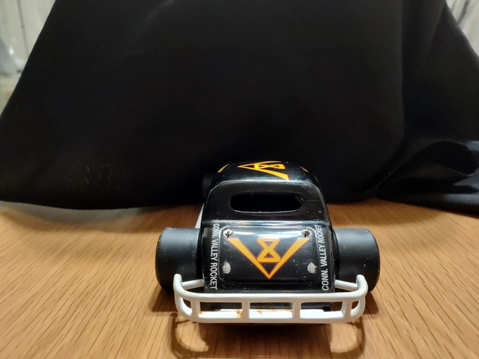 Литая модель модифицированного купе коллекционные предметы мускатный орех ERTL 1:25 - Изображение 4 из 4