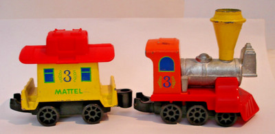 Mattel First Wheels Train Diecast 1980 Engine and Caboose VG used condition