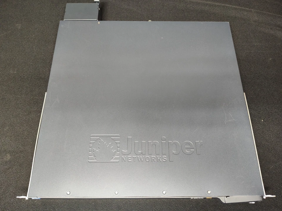 Conmutador Ethernet PoE de 48 puertos Juniper Networks EX3200-48P Foto 4 de 4