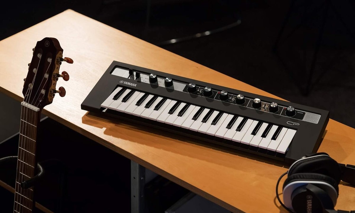 YAMAHA Reface CP Electric Piano Modeling Synth BRAND NEW with BOX