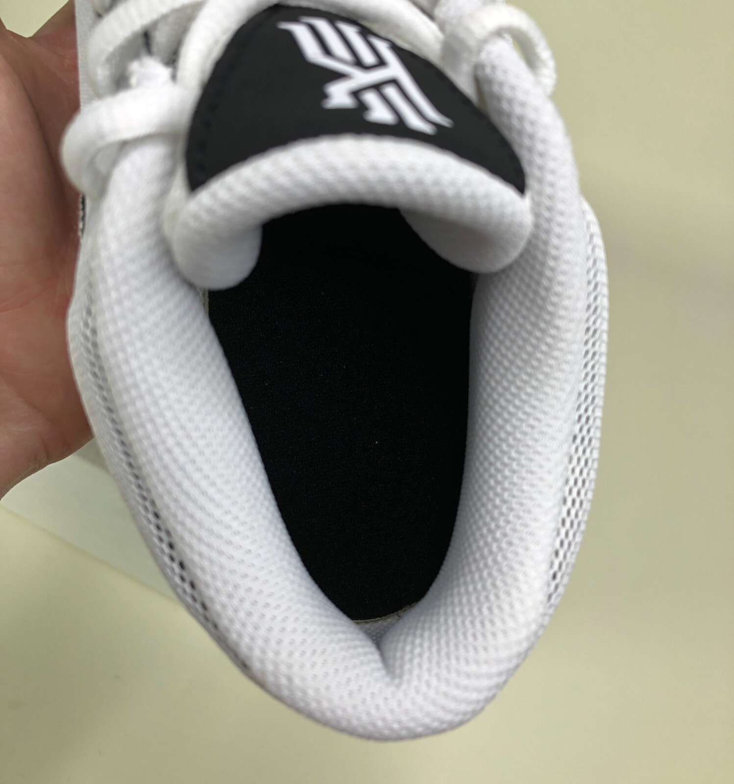 Nike Kyrie Flytrap 6 White Black Athletic Shoes Men's Size 8.5-11.5 (DM1125-101)