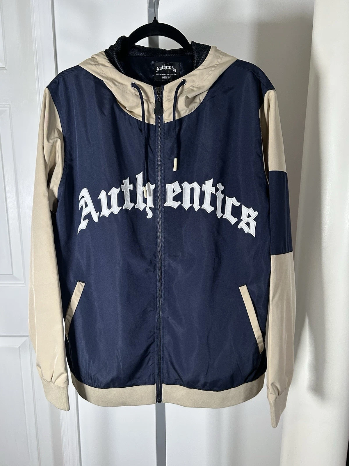 Authentics Clothing Men’s Medium Windbreaker Jacket Navy Tan Beige Nylon Hooded