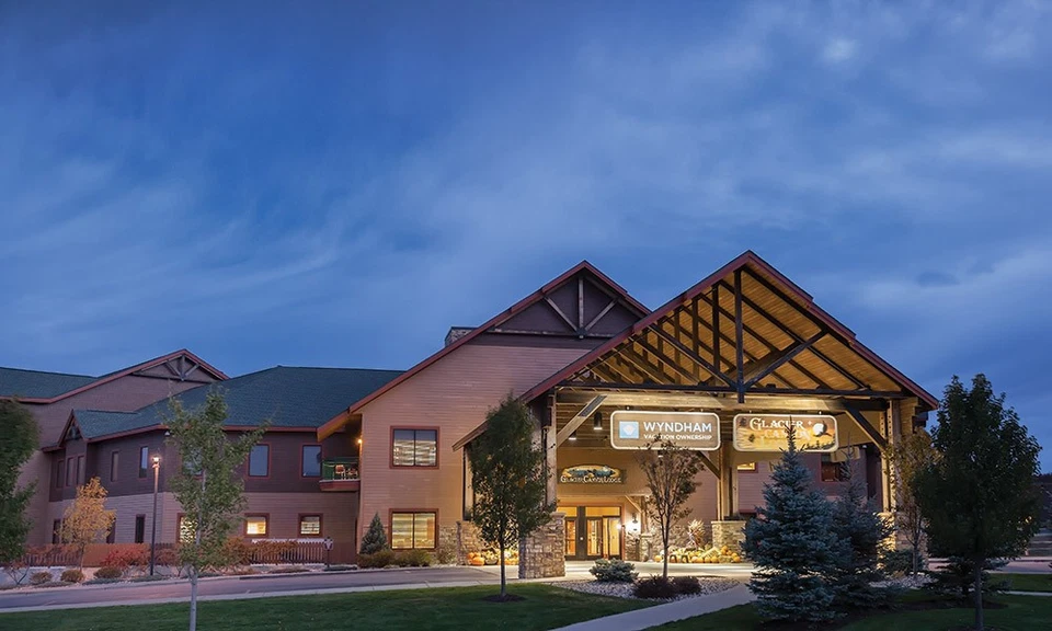 Wyndham Glacier Canyon, DECEMBER 1st, 3 Br DLX (4 NTS) - Image 2 of 4