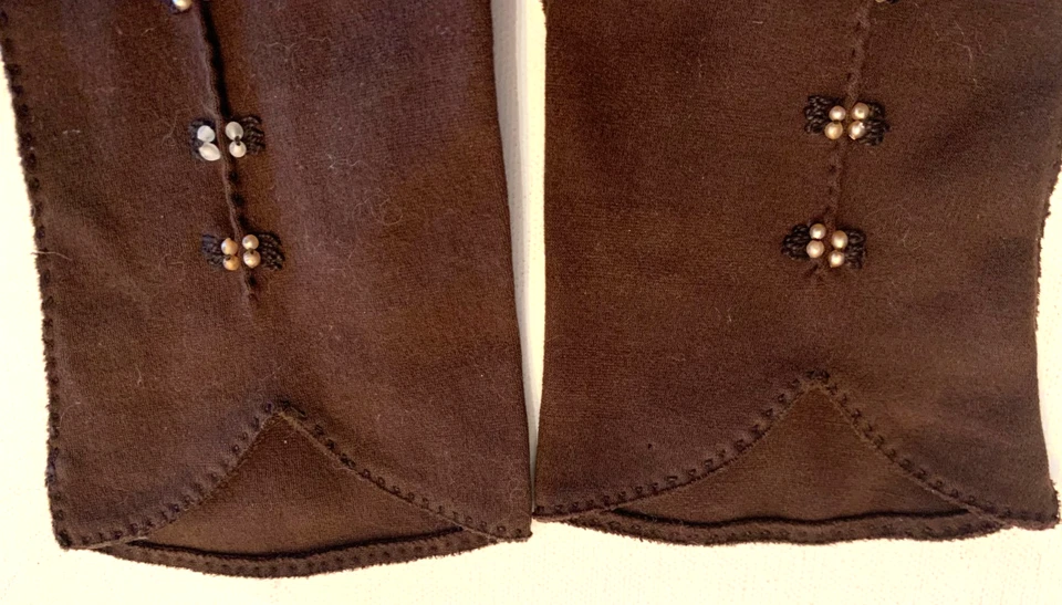Guantes marrones vintage ELVETTE by DAWNELLE con cuentas hasta la muñeca cosidos a mano talla 6,5 Foto 2 de 4