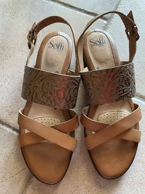 Söfft Sandals Size 10 Neutral Tan and Embossed Copper W Back Buckle