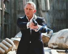 Daniel Craig Autographed James Bond Casino Royale 8x10 Photo with COA/Hologram