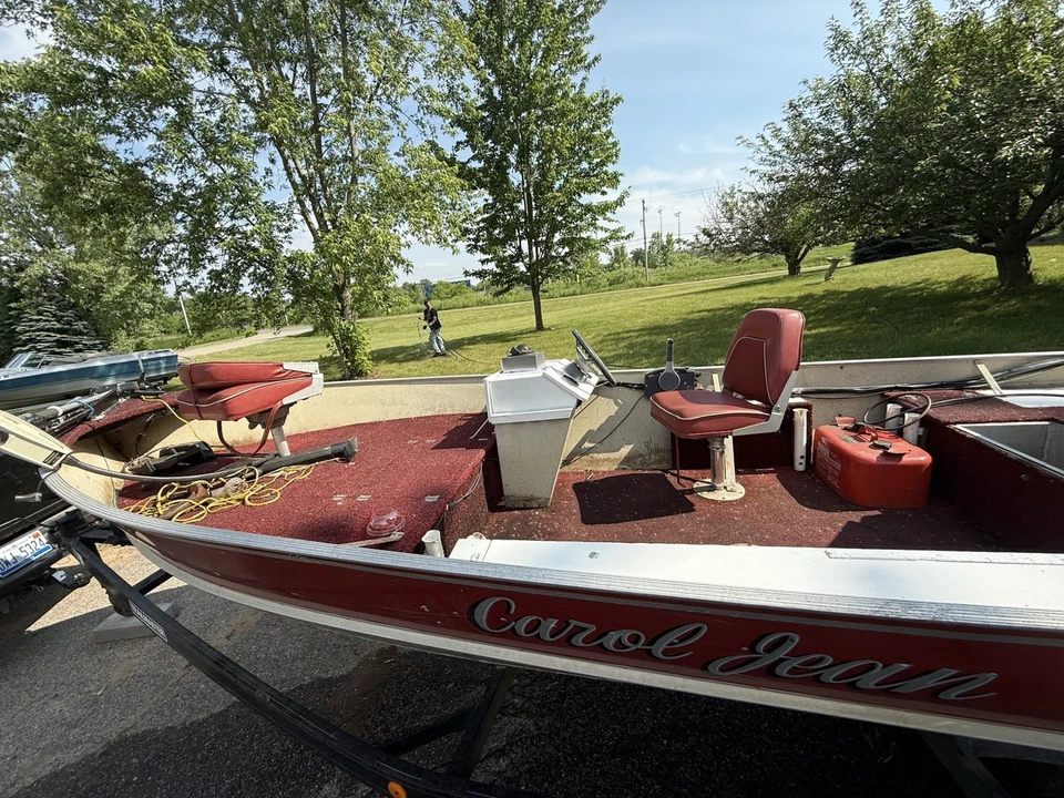 Motor Lund 1985 18’ 70 caballos de fuerza, limpio y funciona bien. Foto 3 de 4