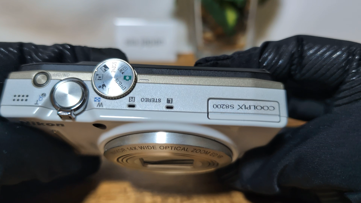 N MINT Nikon COOLPIX S8200 16.1MP 14x Compact Digital Camera