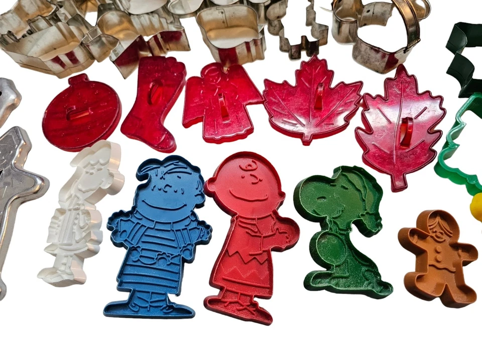 Lote de 85 Cortadores de Galletas METAL Y PLÁSTICO Vintage y Moderno NAVIDAD Snoopy Foto 3 de 4