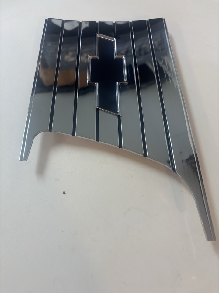 Plaques Bowtie Avant Pour Camion Chevy Cameo 1957-1958 - Chrome - Neuf - Pièce Vintage